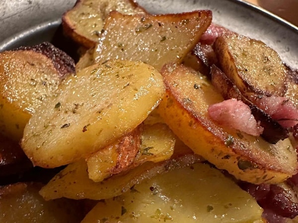 Haben Sie schon einmal unsere unglaublich krossen Bratkartoffeln probiert?