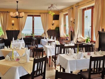Unser Restaurant: Berggasthof Adersberg mit Traumblick über den Chiemsee