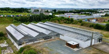 Luft vom Produktionsgewächshaus im Industriegebiet