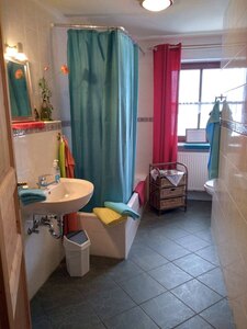 Badezimmer mit Wanne, DU und WC "Kirschgarten"