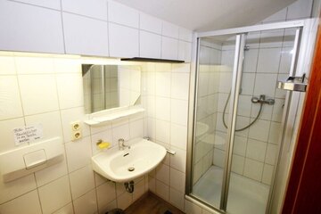 Dusche und WC in der Ferienwohnung 2