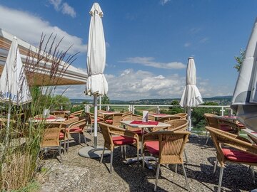 Terrasse mit tollem Weitblick - Cafe Schrüfer