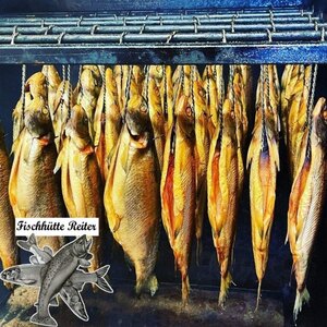 Frischer Räucherfisch in der Fischhütte Reiter