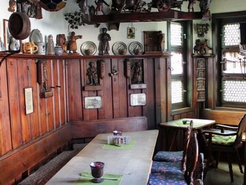 Der obere Gastraum des Restaurants Trödelstuben in Nürnberg - urgemütlich & rustikal