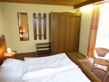 Beispiel Gästezimmer - alle Zimmer mit Dusche/WC und Sat-LED-TV