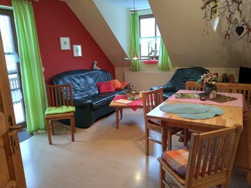 Wohnzimmer mit Essecke "Kirschgarten"
