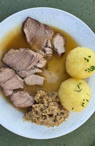 Feinster Hausmacher-Schweinebraten