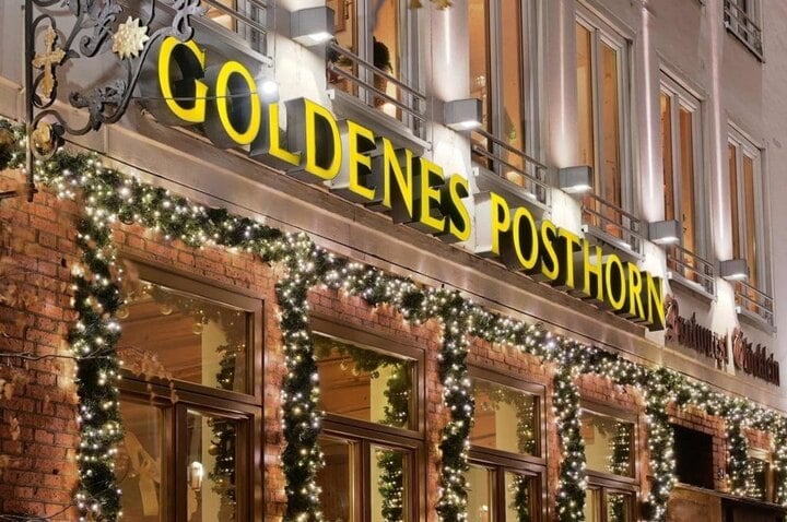Goldenes Posthorn Weihnachtliche Außenansicht