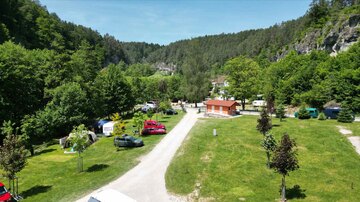Luftbild Zeltwiese auf dem Campingplatz Bärenschlucht
