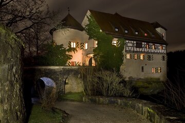 Burg Rabenstein bei Nacht