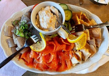 Fischplatte aus der Fischhütte Reiter in Prien am Chiemsee