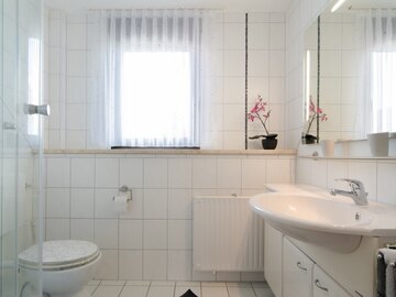 Badezimmer in der Ferienwohnung 4 im Fritzerhof in Kleingesee bei Gößweinstein in der Fränkischen Schweiz