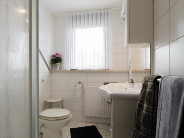 Badezimmer in der Ferienwohnung 3 im Fritzerhof in Kleingesee bei Gößweinstein in der Fränkischen Schweiz