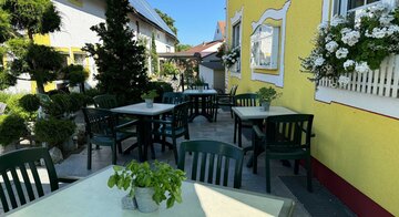 Unser Biergarten für gemütliche Stunden